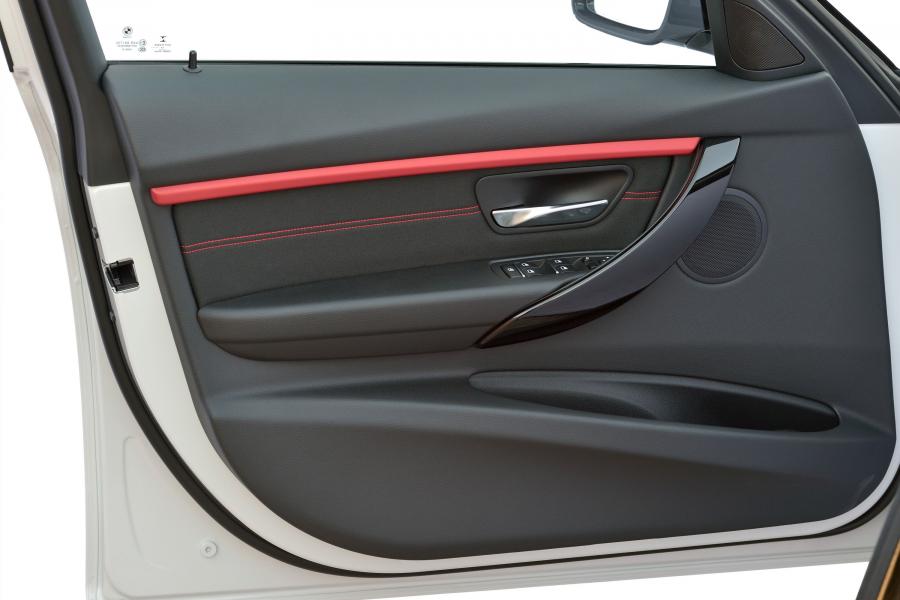  BMW 320d Touring EfficientDynamics Edition Sport Line 2015 года  (фото 7 из 28)